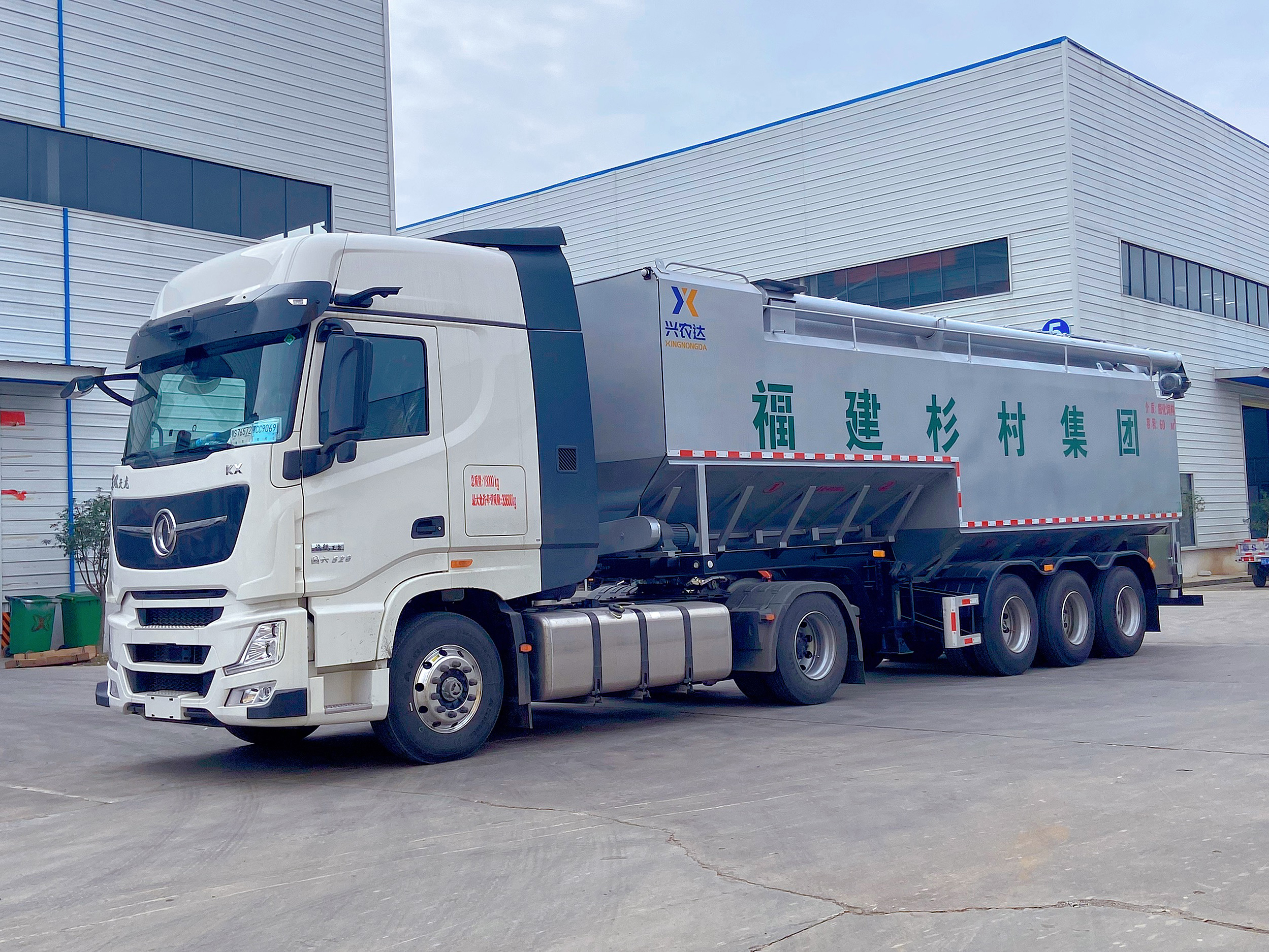 10米半掛飼料車